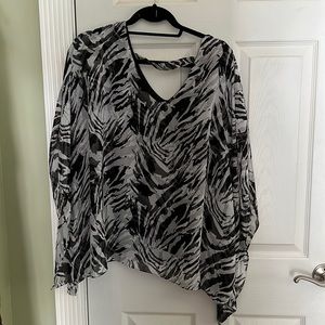 Womens 1X Top with Cut Outs on Sleeves